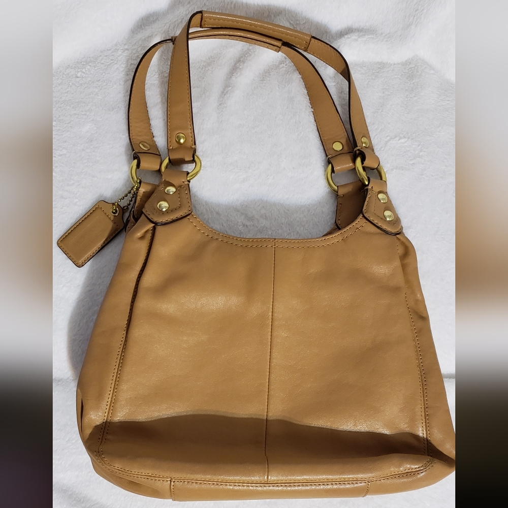 Coach F21926 Ashley Leather Hobo Handbag Shoulder Bag. Tan w/Purple lining. - Picture 2 of 16